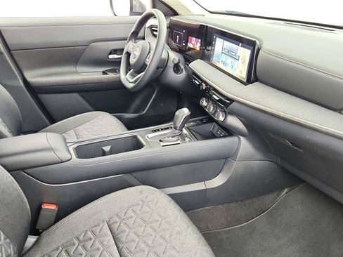 Used 2025 Nissan Kicks SV FWD image 18