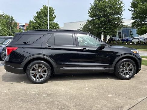 Used 2021 Ford Explorer XLT w/ Equipment Group 202A RWD image 2