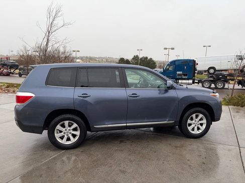 Used 2012 Toyota Highlander 4WD w/ Tow Pkg image 6