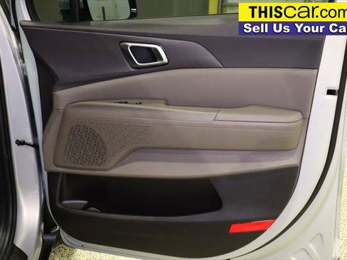 Used 2025 Kia Carnival SX image 33