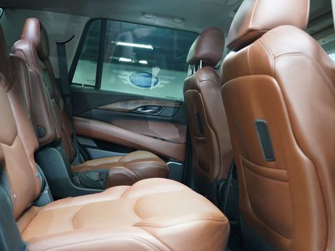 Used 2020 Cadillac Escalade Premium Luxury RWD image 19