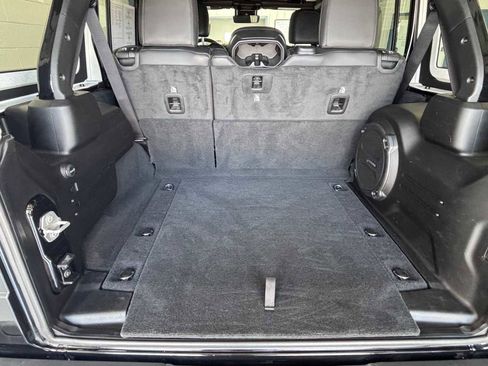 Used 2024 Jeep Wrangler Unlimited Rubicon AWD/4WD image 9