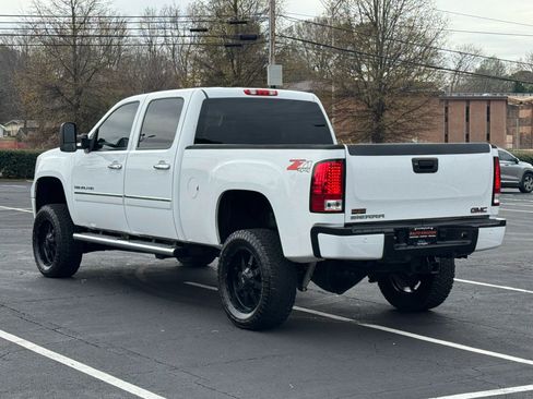 Used 2014 GMC Sierra 2500 Denali w/ Suspension Package, Off-Road image 8