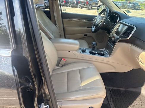 Used 2014 Jeep Grand Cherokee Limited w/ Trailer Tow Group IV AWD/4WD image 18