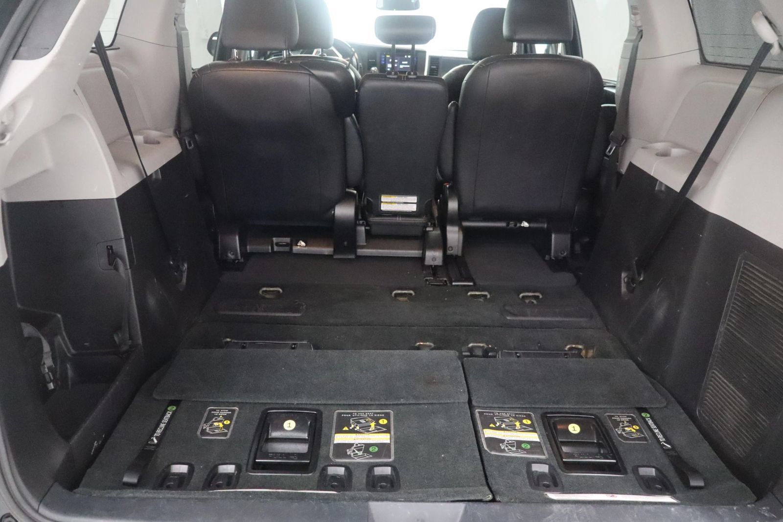 Used 2017 Toyota Sienna SE Premium FWD image 9