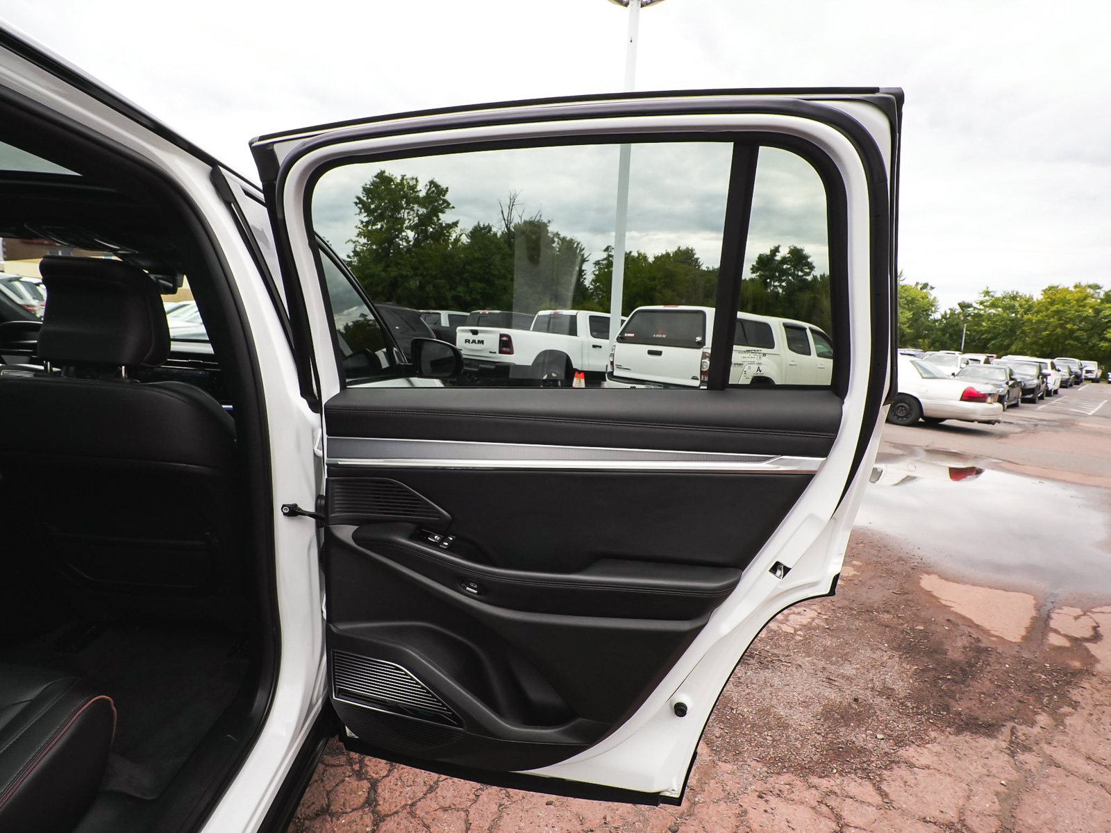 Used 2024 Jeep Wagoneer Launch Edition AWD/4WD image 15