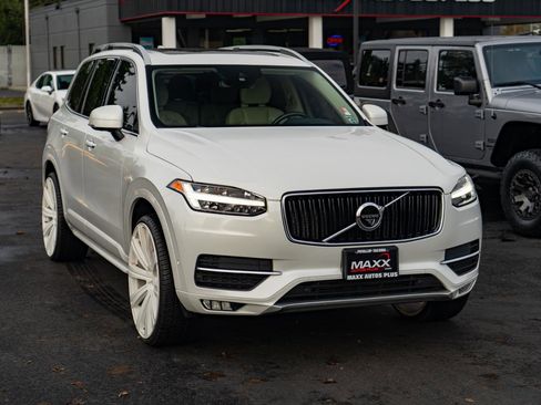 Used 2017 Volvo XC90 T6 Momentum w/ Vision Package image 2