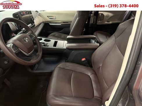 Certified 2021 Toyota Sienna Platinum image 11