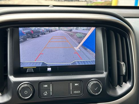 Used 2022 Chevrolet Colorado Z71 w/ Safety Package AWD/4WD image 18