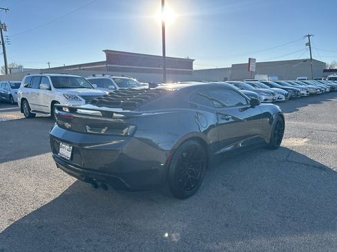 Used 2018 Chevrolet Camaro SS image 6