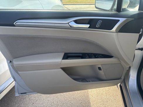 Used 2019 Ford Fusion SE image 10