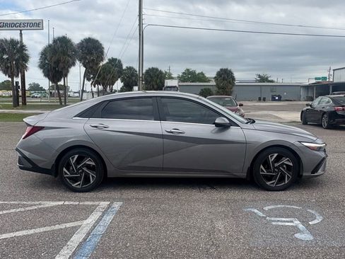 Used 2024 Hyundai Elantra SEL w/ Convenience Package image 2