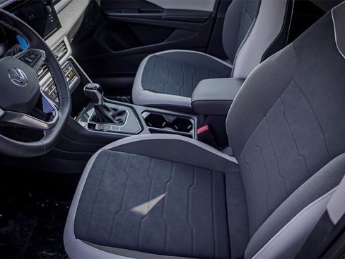 New 2026 Volkswagen Taos SE image 10