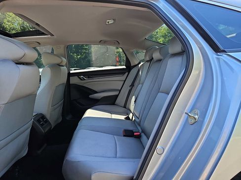 Used 2019 Honda Accord EX image 12