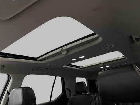 Used 2018 Chevrolet Traverse LT image 31