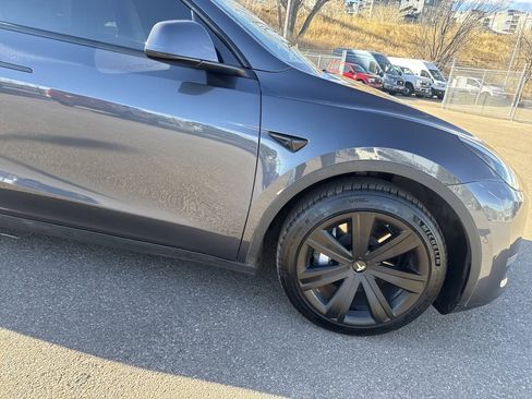 Used 2022 Tesla Model Y Long Range image 26