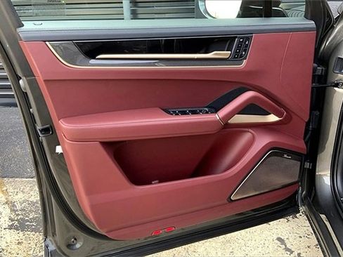 New 2025 Porsche Cayenne Turbo image 27