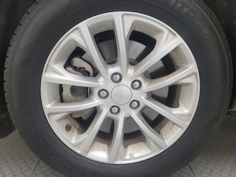 Used 2019 Jeep Cherokee Latitude w/ Popular Appearance Group FWD image 31