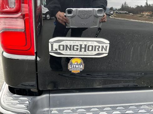 Used 2022 RAM 1500 Limited w/ Body-Colour Bumper Group image 7