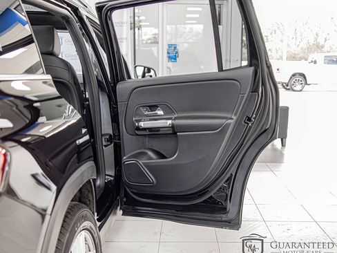 Used 2021 Mercedes-Benz GLB 250 4MATIC w/ Premium Package image 40