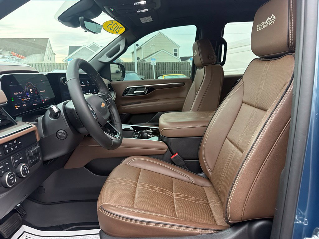 Used 2025 Chevrolet Tahoe High Country AWD/4WD image 23