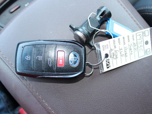 Used 2021 Toyota Venza XLE w/ Softex Package image 32