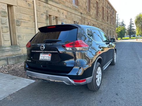 Used 2017 Nissan Rogue S FWD image 4
