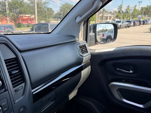 Used 2023 Nissan Titan SV w/ SV Convenience Package AWD/4WD image 22