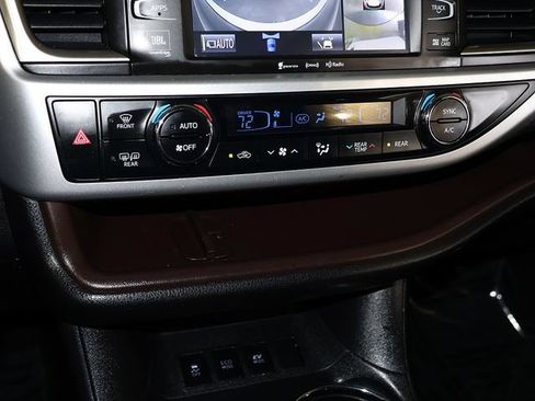 Used 2019 Toyota Highlander Limited Platinum AWD/4WD image 25