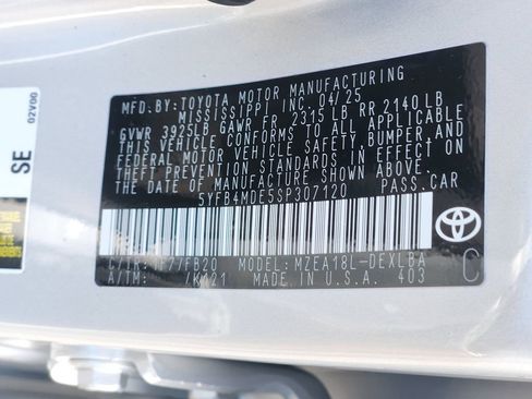 Used 2025 Toyota Corolla LE image 33