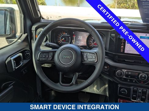 Used 2025 Jeep Gladiator Mojave w/ Safety Group AWD/4WD image 19