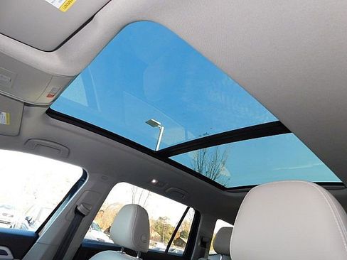 Used 2023 Volkswagen Atlas SEL Premium image 17