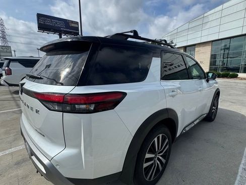 Used 2025 Nissan Pathfinder Platinum w/ Cargo Package image 4