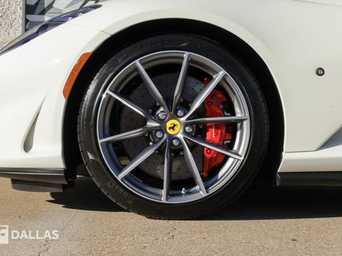 Used 2022 Ferrari 812 GTS RWD image 9