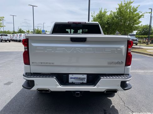 Used 2024 Chevrolet Silverado 1500 High Country w/ Technology Package AWD/4WD image 8