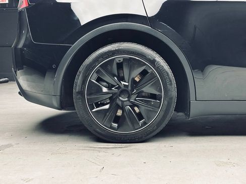 Used 2021 Tesla Model Y Long Range AWD/4WD image 39