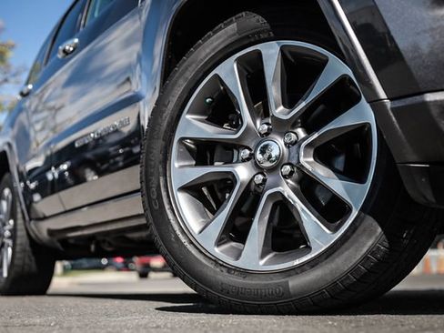 Used 2017 Jeep Grand Cherokee Overland AWD/4WD image 15