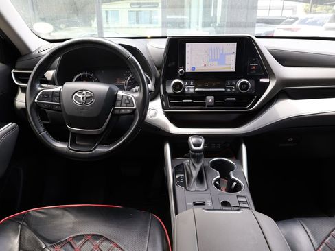 Used 2023 Toyota Highlander LE FWD image 21