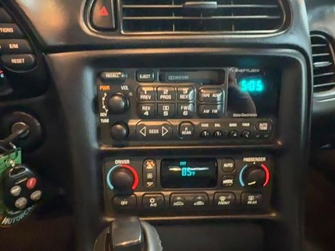 Used 1998 Chevrolet Corvette Convertible w/ Memory Pkg RWD image 21