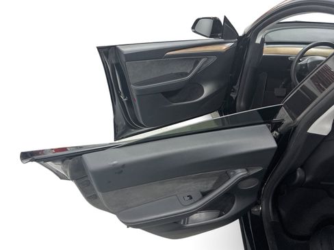 Certified 2023 Tesla Model Y Long Range AWD/4WD image 10