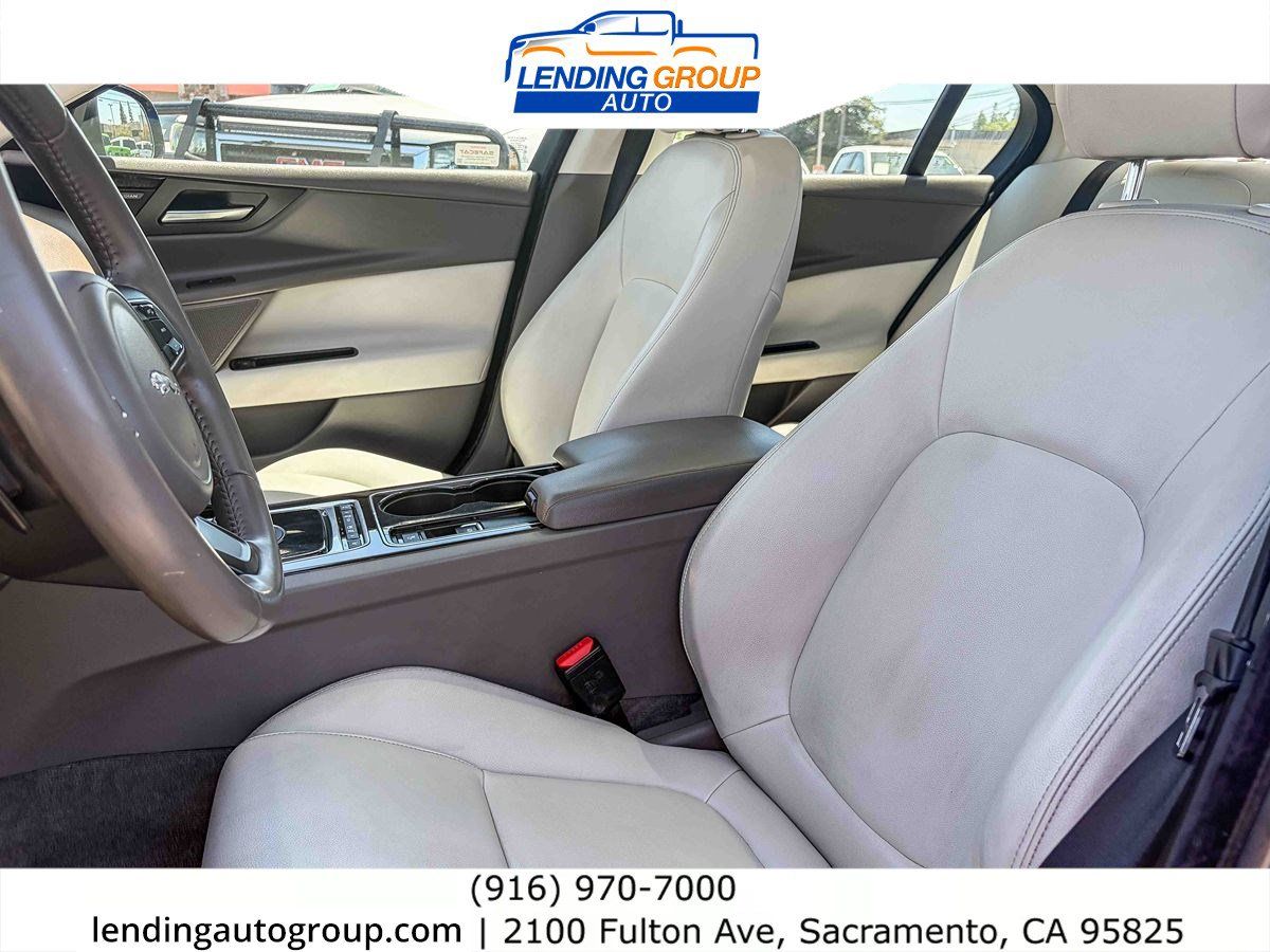 Used 2017 Jaguar XE Premium RWD image 16