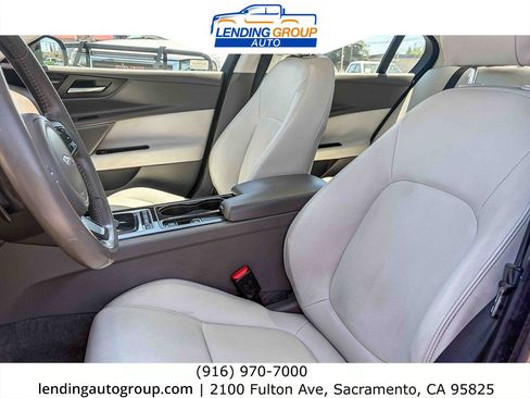 Used 2017 Jaguar XE Premium RWD image 16