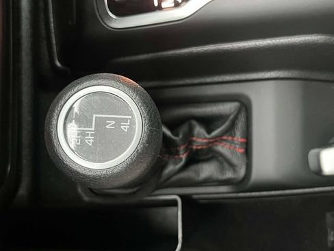 Used 2022 Jeep Wrangler Unlimited Rubicon w/ LED Lighting Group AWD/4WD image 32