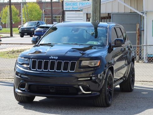 Used 2015 Jeep Grand Cherokee SRT w/ Luxury Group II image 3