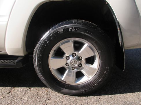 Used 2005 Toyota 4Runner Limited AWD/4WD image 21