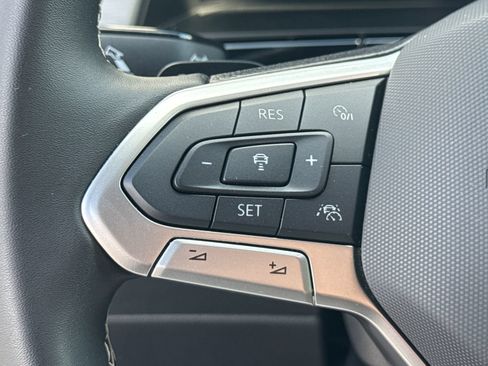 Certified 2025 Volkswagen Atlas Cross Sport SE AWD/4WD image 33