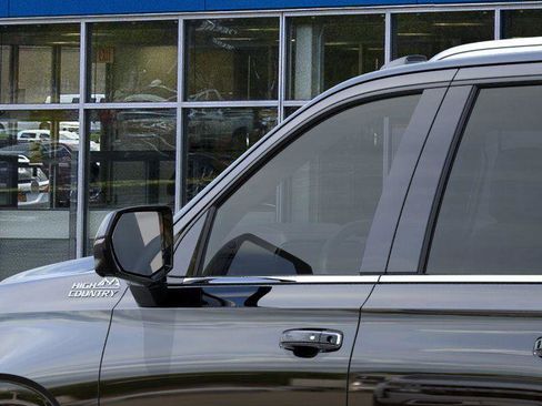 New 2026 Chevrolet Suburban High Country AWD/4WD image 12