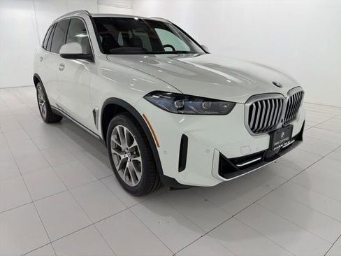 Certified 2024 BMW X5 xDrive40i w/ Premium Package AWD/4WD image 7