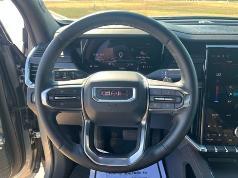 Used 2025 GMC Acadia Elevation image 18