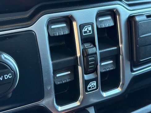 Used 2022 Jeep Gladiator Mojave image 12